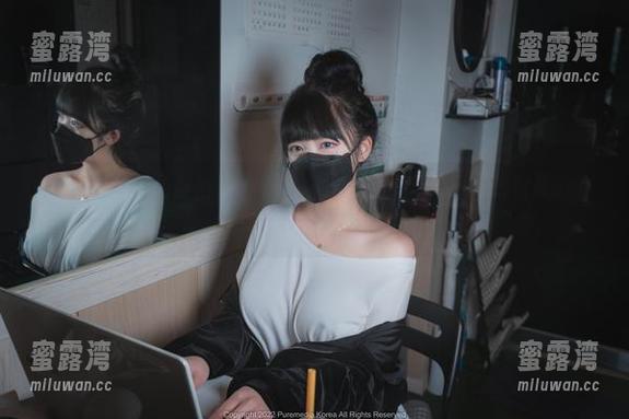 Aram(아람)的白衬衫秀：套图里藏着些小玩意儿，值得你细细领悟。