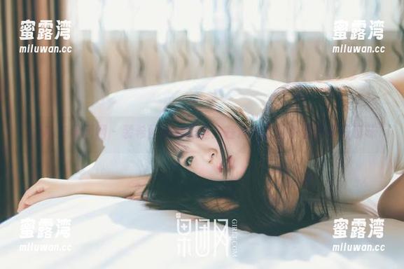 GIRLT果团网 - 裴希西的裤里丝：在精选套图中找到些许暧昧