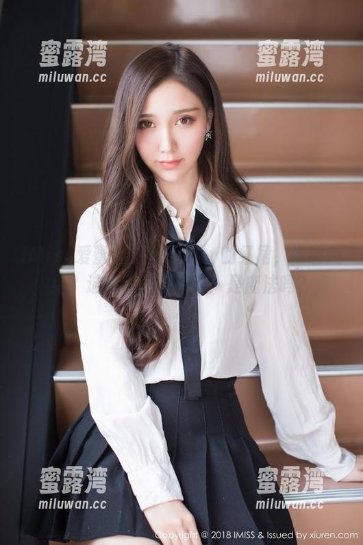 IMiss爱蜜社 - 莉莉Lily的红裙，谁能拒绝？这套图让我想问：是魔法吗？