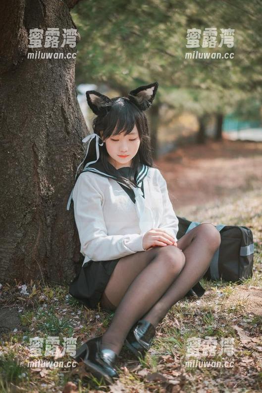 下载Mimmi(밈미)的制服套图，谁还需要咖啡来提神呢？
