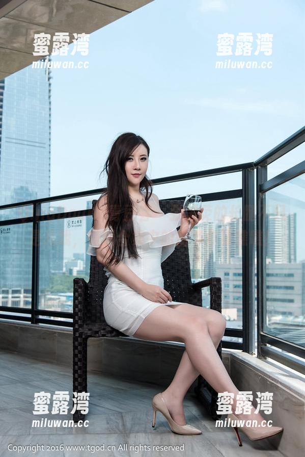 QingDouKe青豆客 - 张美荧的长腿不只是儿戏，美图合集中的情节你要瞧瞧！
