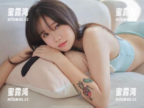 Sira(시라)的天台写真更新：雕塑主角撞见风，也是有点尴尬的！