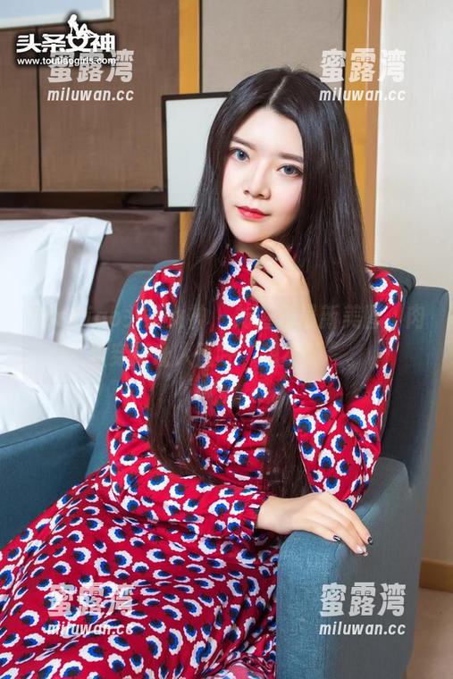 TouTiao头条女神 - 刘瑾希最新美图，肉丝穿搭让人直呼“想不到”。