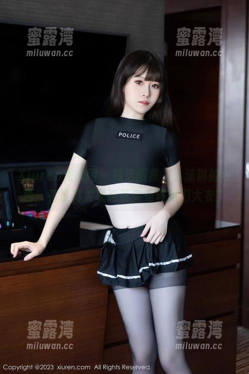 Xiuren秀人网-小沫琳 Xiuren秀人网 - 精选图集,小沫琳的白色:有没有发现这其实是件隐形大衣?