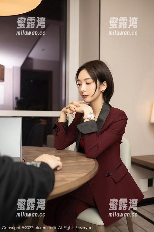 Xiuren秀人网 - 壁纸里的小泡芙winna，来一场不经意的纯白邂逅吧！