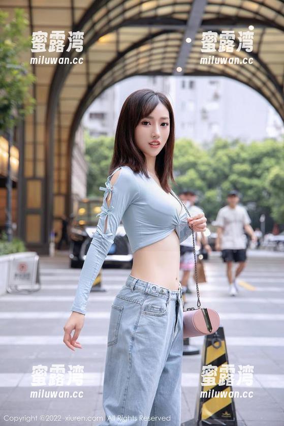 Xiuren秀人网 - 作品与众不同，王俪丁小宝贝的校服最新一弹，谁说校服不能潮？