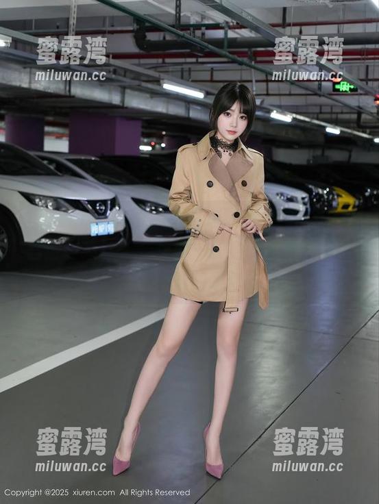 Xiuren秀人网 - 向雪瑞Lisa致敬，豹纹高清图集让人好想摸一摸她的衣服，嘘……偷偷的哦！
