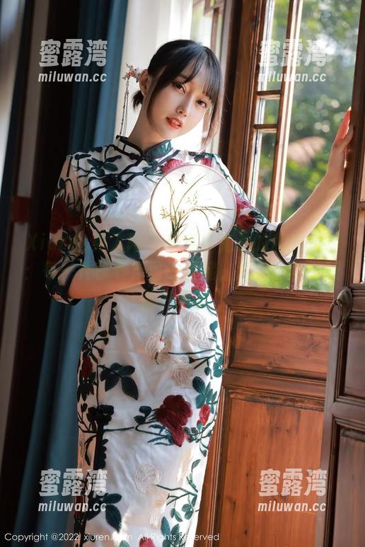 Xiuren秀人网 - 麻吉小兔子的私拍婚纱：每一件都有自己的情绪，遗憾我没能跟裙子攀谈。