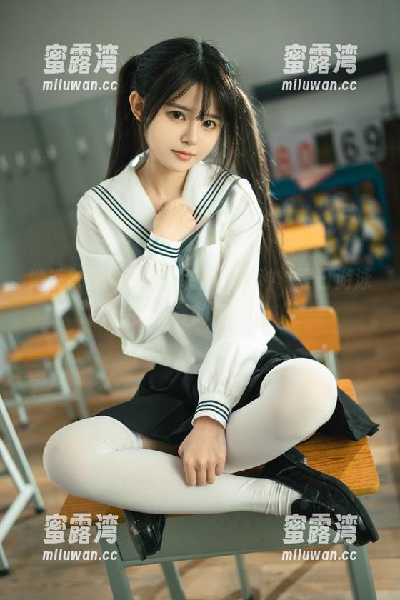 她说，rua阮阮泳装原图有种“夏日游泳大赛”的气息。