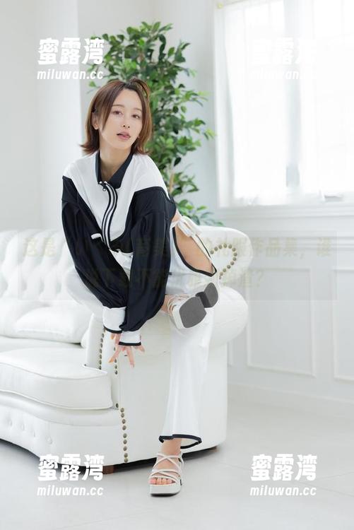 这是“いくみ(育美)”的礼服作品集，谁说下载不能优雅到掉渣？