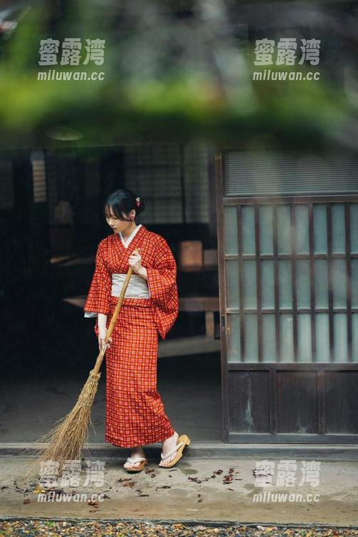 けん研(けんけん)与她的裸足：照片里的随意与自在，鞋子才是累赘！