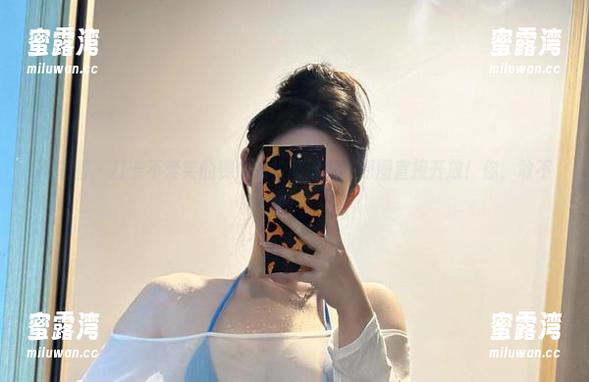 微密圈 - 打卡不爱笑的赛琳的校服透视，原图直接开放！你，敢不敢？！