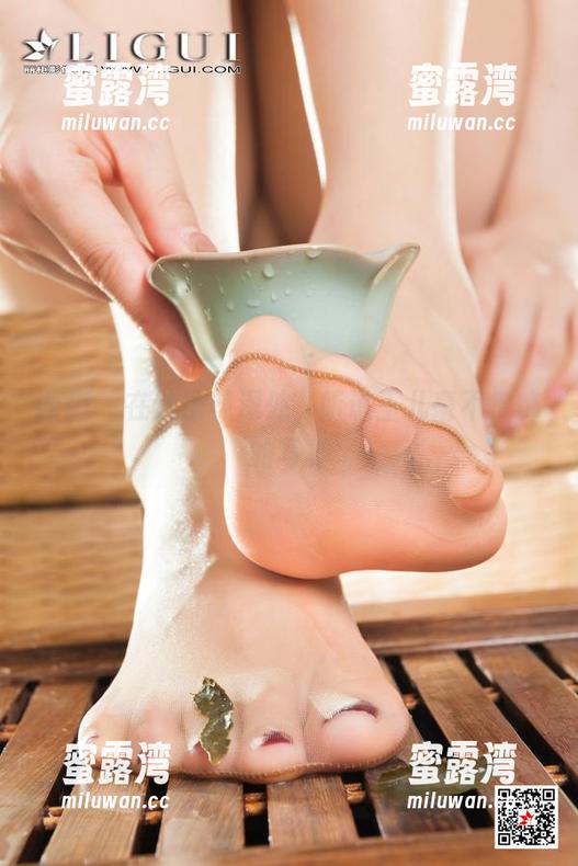丽柜 - 在这密林深处，听说玉儿毫不掩饰的写真