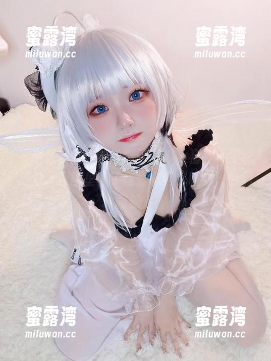 驶向碧蓝航线的伊喵君_Nya福利？不好意思，原图里藏了些好东西，咳咳…你们懂的。
