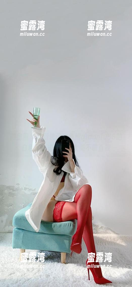 微密圈 - 最新快讯，俏妞qiaoniu66的白色三点式，画面太美不敢直视