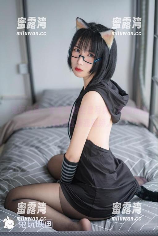 兔玩映画：草莓裙的全套写真，瞧那裙摆，像是在跟我撒娇。