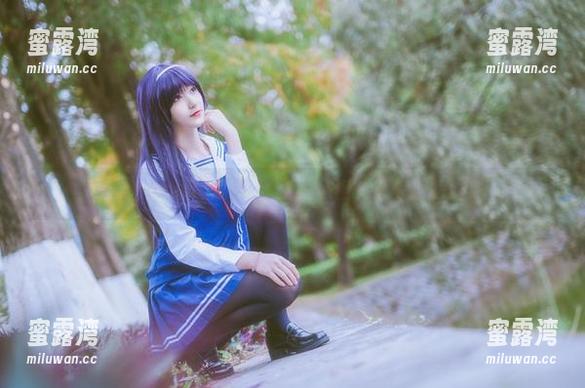 南桃Momoko写真：白色制服但暖意总在这儿晃荡