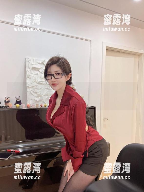 周妍希 微密圈 - 图文并茂,周妍希的网袜写真合集,没想到能戳我点。