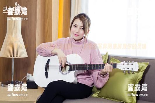 头条女神 - 不穿制服也别加班——文雪的写真图集解放你的灵魂！