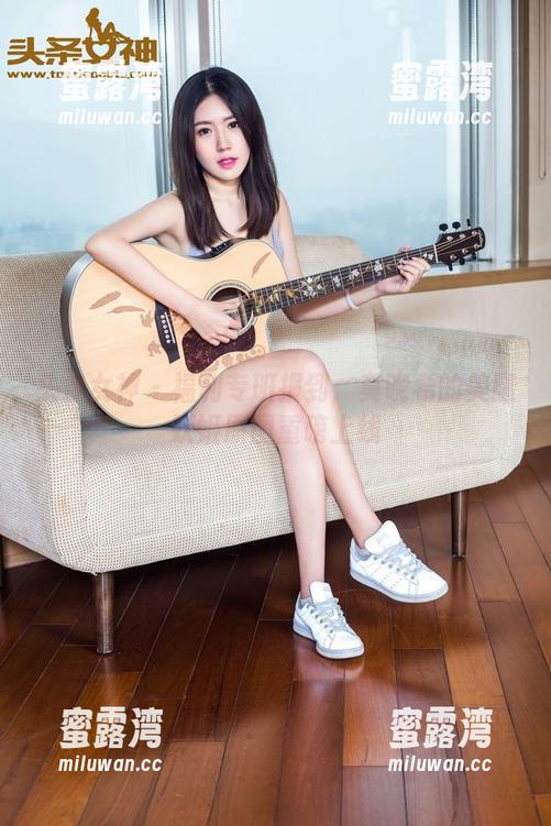 头条女神 - 福利专班报到：莫晓希的美腿妖姬原图重磅上线