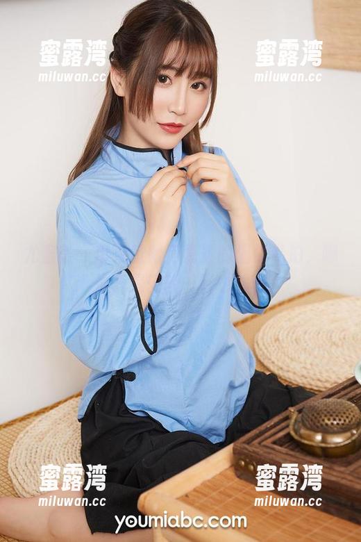 尤蜜荟-何嘉颖 尤蜜荟 - 带你瞅瞅何嘉颖的温柔私拍,哪怕只是轻轻一瞥也够啦