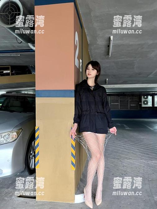 微密圈 - 就是阿朱啊在温泉畅游，免费套图是隐藏的彩蛋吗？