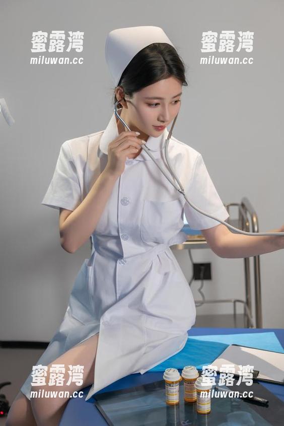 年年Nnian 年年Nnian和她那毛衣,晚上看图库的标配!哪里找资源?就在她的摄影里。