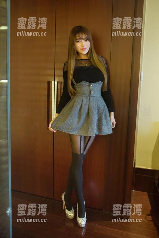 推女郎 - 女神Yu佳妮：在私拍中展现一副令人忍不住想聊聊的样子。