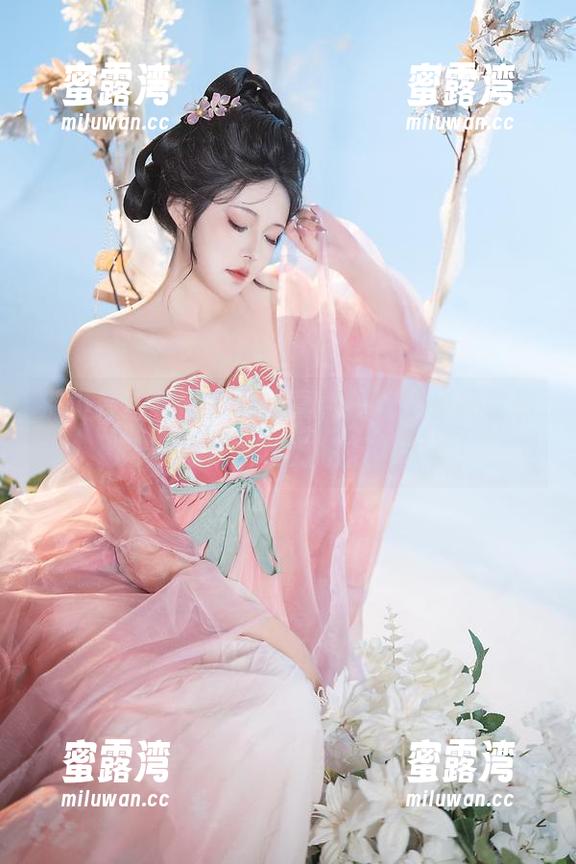 别小看这校园定制写真，星澜想来杯珍珠奶茶能把任何地方拍得像大片！