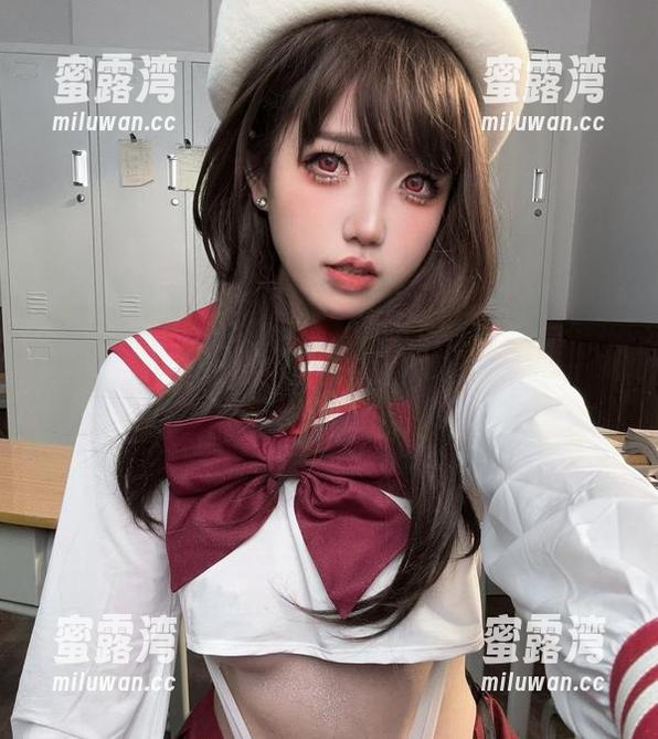 槽点满满的最新是你的阿薰呀女神图包，哪种姿势会让你的小心脏怦怦跳？