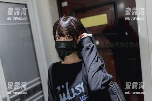 这位吉他姐姐的魅力值直线上升，中间还有杏仁曲奇的邪恶火花，快来看精彩套图合集！