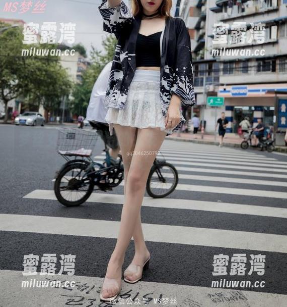 梦丝女神 - 刘诺的女友写真集，唔，妆容好有意思，真让人多看几眼。