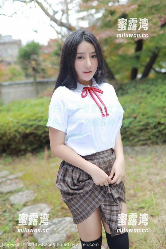模范学院 - Ellie艾栗栗的女友图集，随手捏出的摆拍，一个个都有种“难以凌驾的美”。