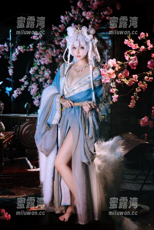 夜里了，樱井小莜的cos依旧活力四射，作品和夜色搭配得真好，真想再来一遍。