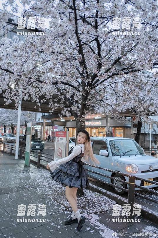 流一_喵喵喵喵喵喵 福利与流一_喵喵喵喵喵喵的女友写真,究竟哪个更贴近我的内心呢?