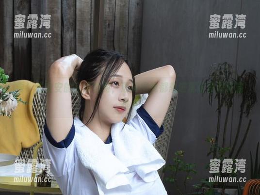 看！浅安安的高清美图，透明得我都想进屏幕里喝杯咖啡！