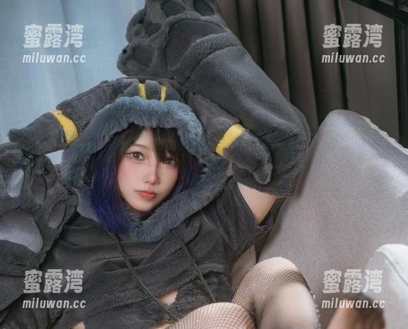 图册里的居家女友，狐洛洛子有没有给你一种偷懒的美感？