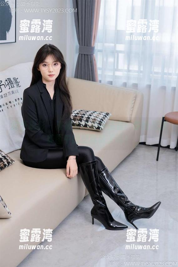 甜予摄影 - 筱筱的白棉袜挑战：你能找到美图中的隐藏袜子吗？