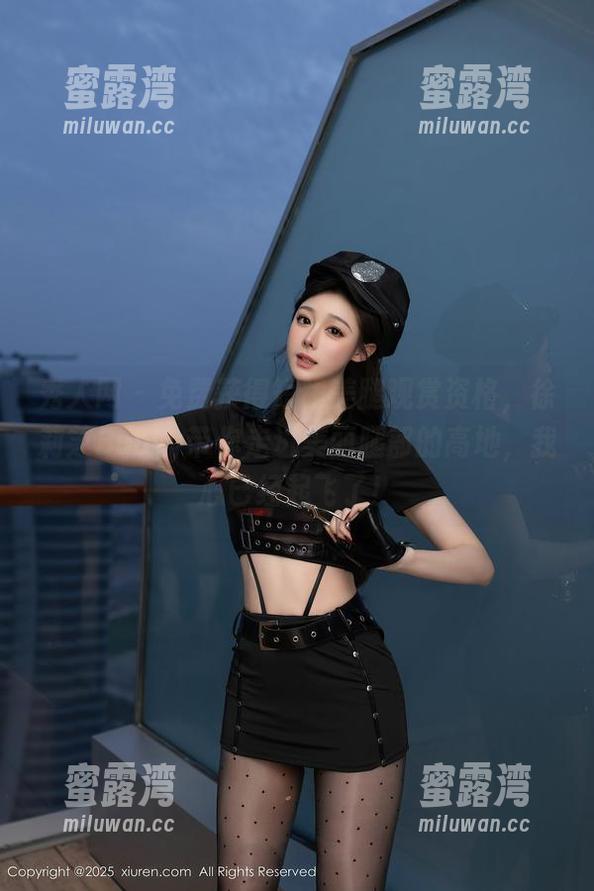 秀人网 - 免费获得短裙美腿观赏资格，徐莉芝Booty带你走进美丽腿部的高地，我心已经起飞了！
