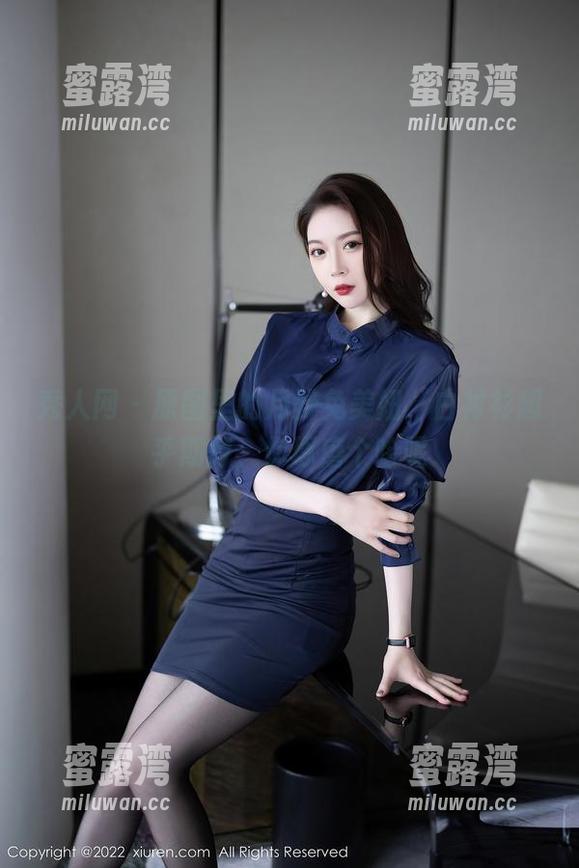 秀人网 - 原图里的月野兔美妞，白衬衫超乎期待，你琢磨个啥呢