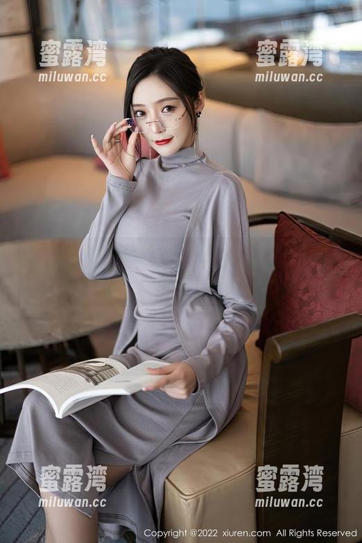 秀人网 - 居家写真，在线汐汐爱吃草莓将厨房的那一点小心机也暴露无遗。