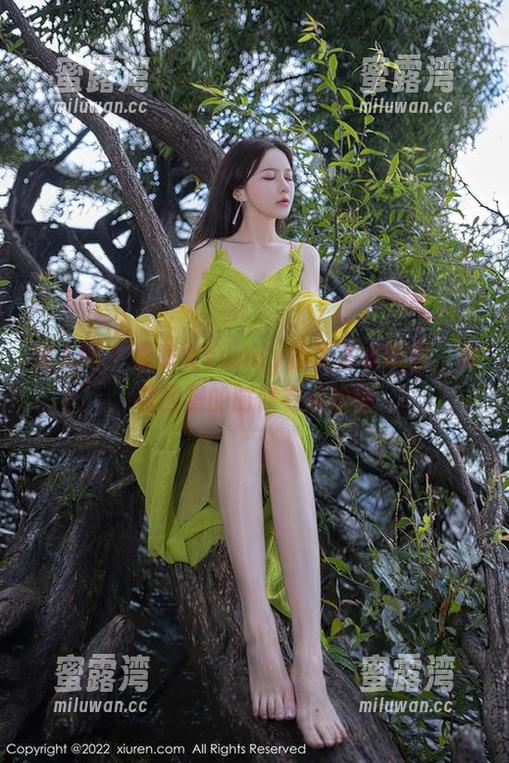 秀人网 - 看龙女sunny的死库水原图，水花四溅的时候有点欢快