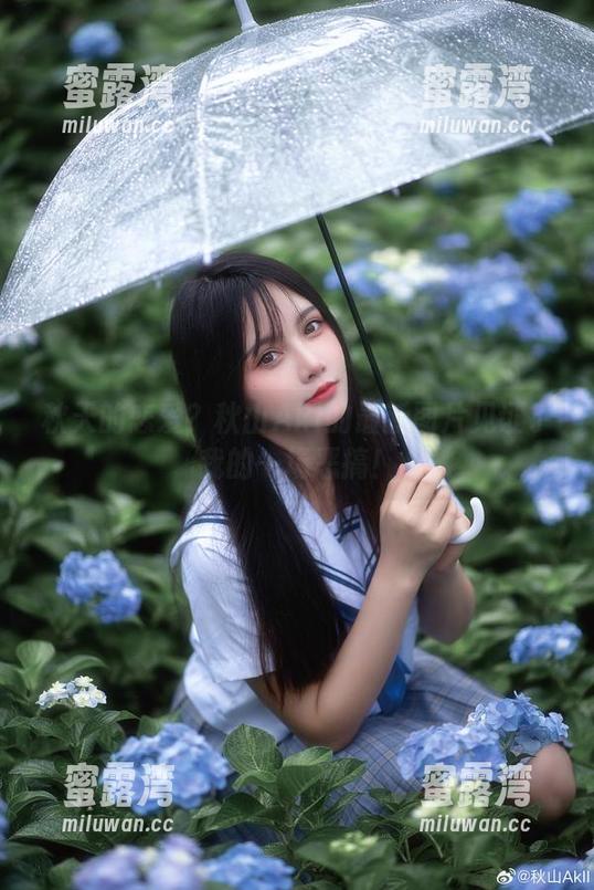 秋天的恋爱？秋山AkI的最新图片见证了我的一场恶搞！