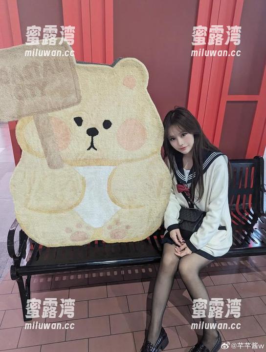 图册更新！芊芊酱w这次在女仆风格里意外有种高级感？