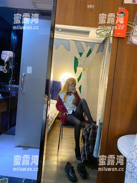 来自芋圆侑子的油亮空姐，高分辨率下我保持沉默。