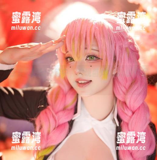 在光与影的交错中，发现菌烨tako的裸足美图