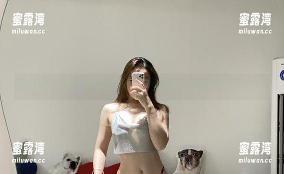 微密圈 - 随便聊聊！黑色吊袜，美图里的铁锤姐姐完全不一样！