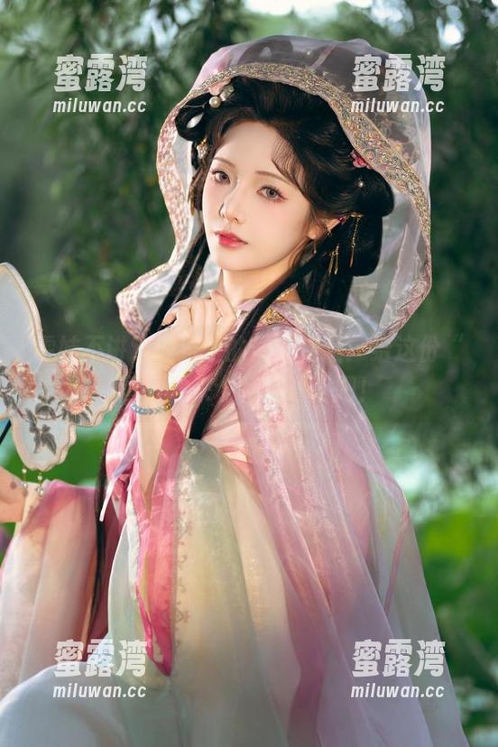雯妹不讲道理送上的最新镂空：给这份“透亮”来个特别评语吧！