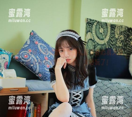 天哪，雯妹不讲道理完全是礼服集合心机大厨，快来瞧瞧她的套图吧，太好玩了！