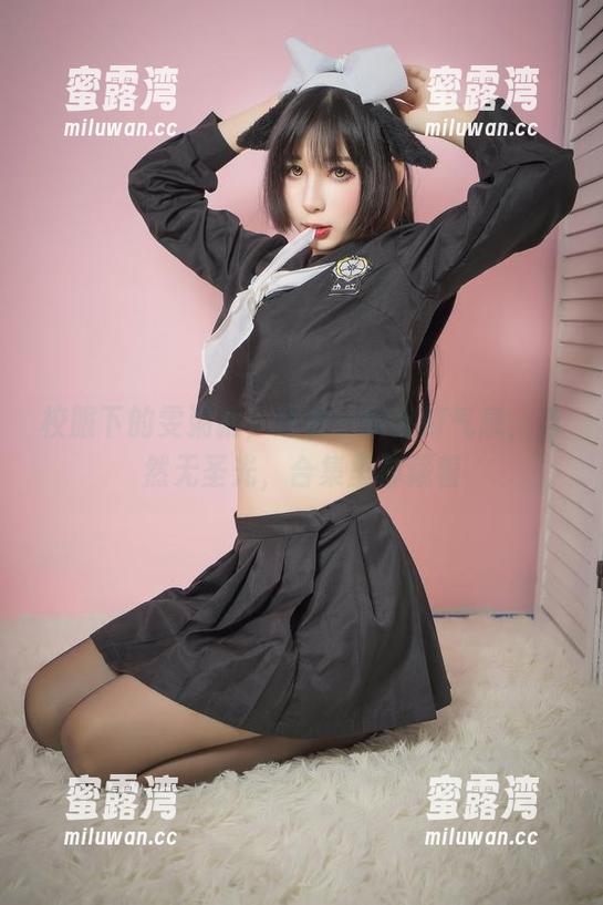 校服下的雯粥粥，透着一股火辣气息，当然无圣光，合集里都藏着